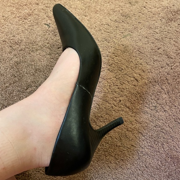 Target - Merona: Black Pointy Toe Kitten Heels - Picture 11 of 12